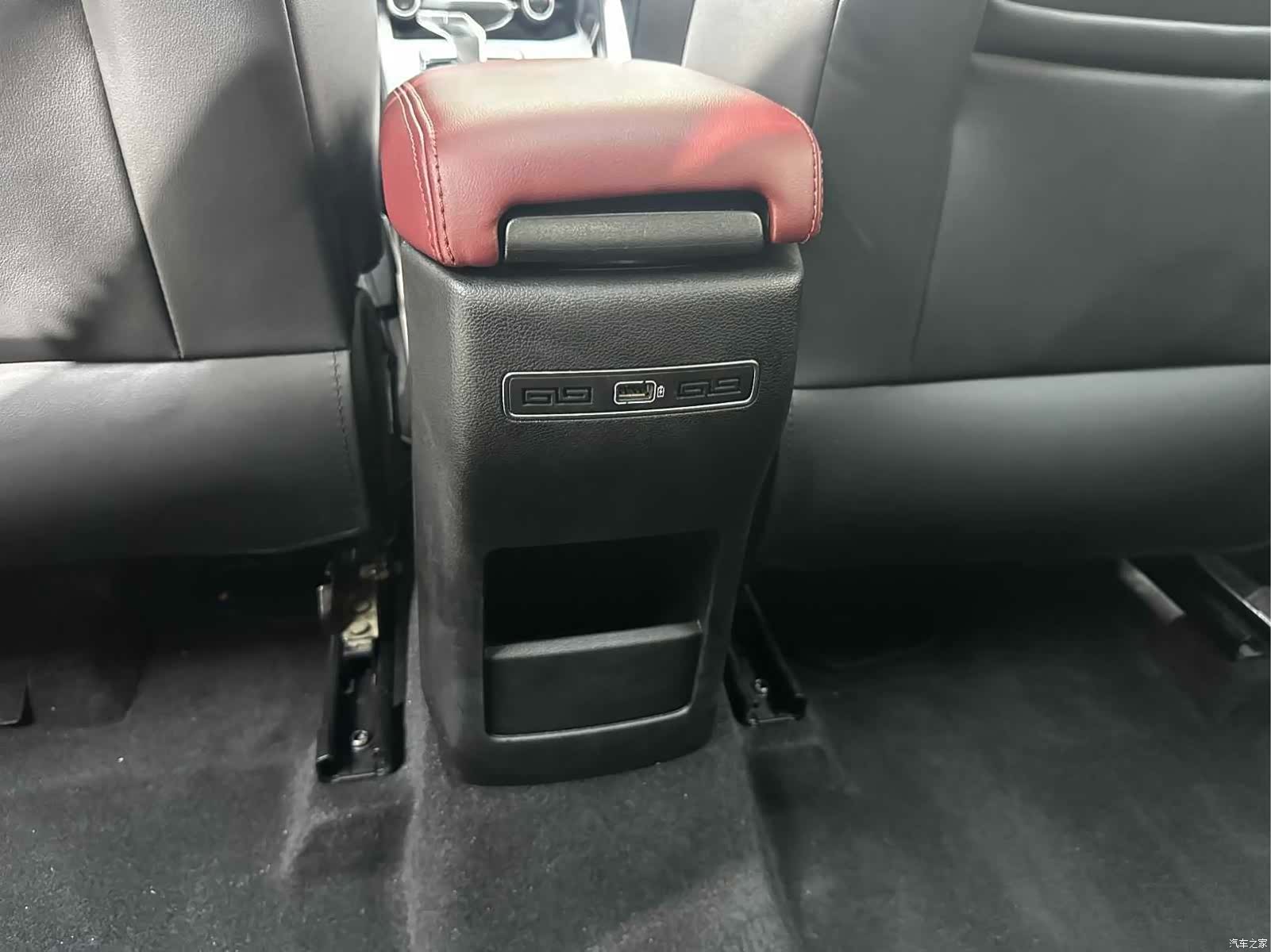 Geely Coolray, 2022 14