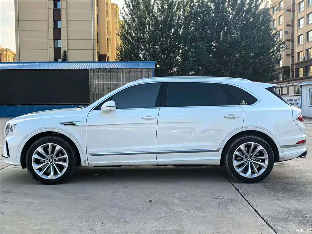 Bentley Bentayga, 2024 4