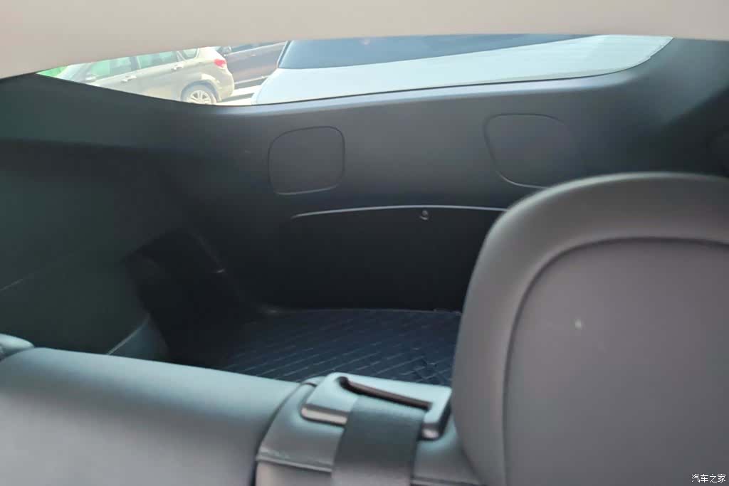 Tesla Model Y, 2024 4