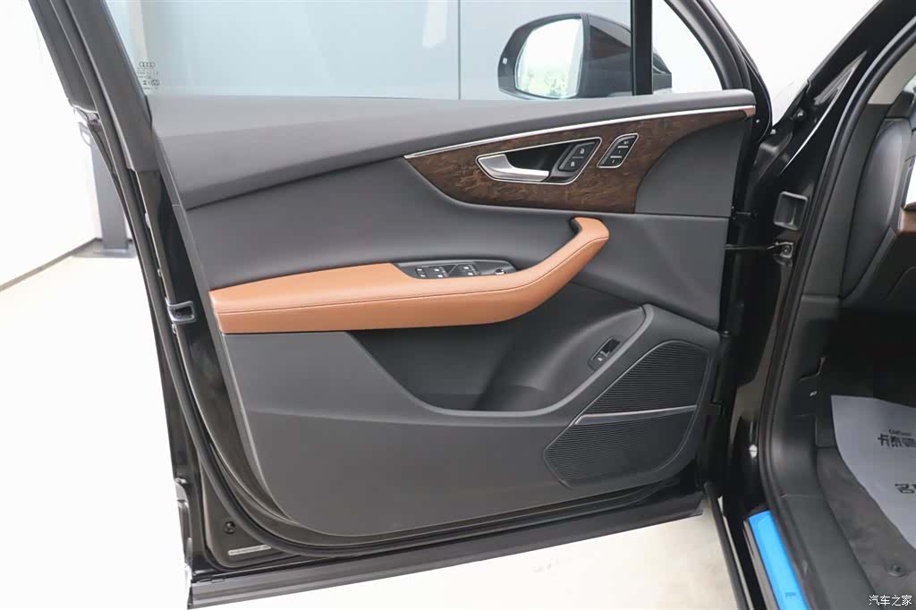 Audi Q7, 2023 10