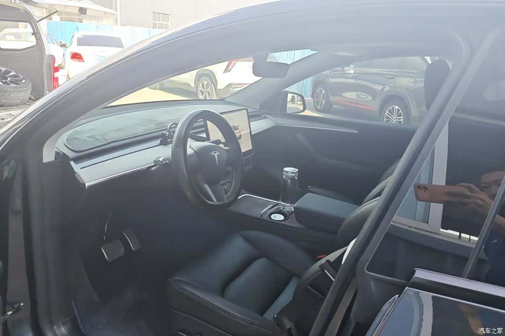 Tesla Model Y, 2024 9
