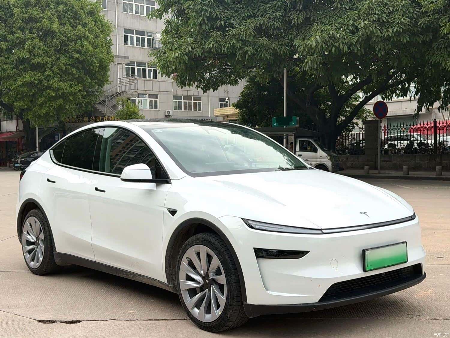 Tesla Model Y, 2025 3