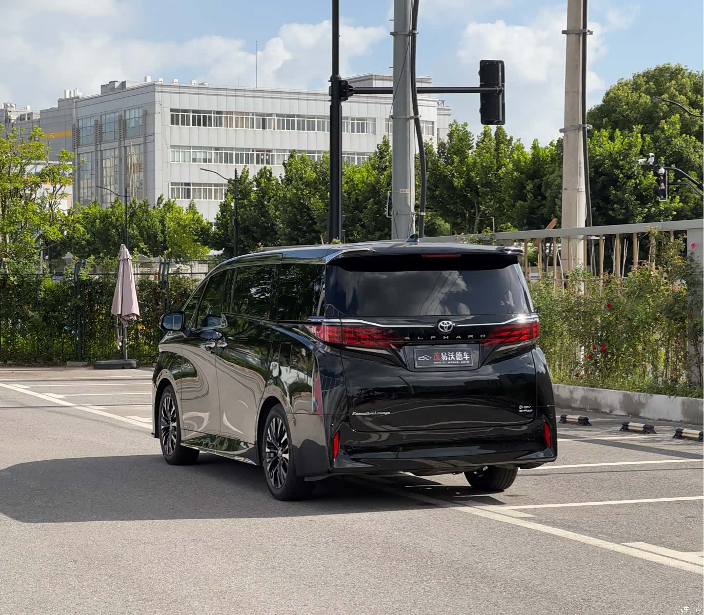 Toyota Alphard, 2024 6