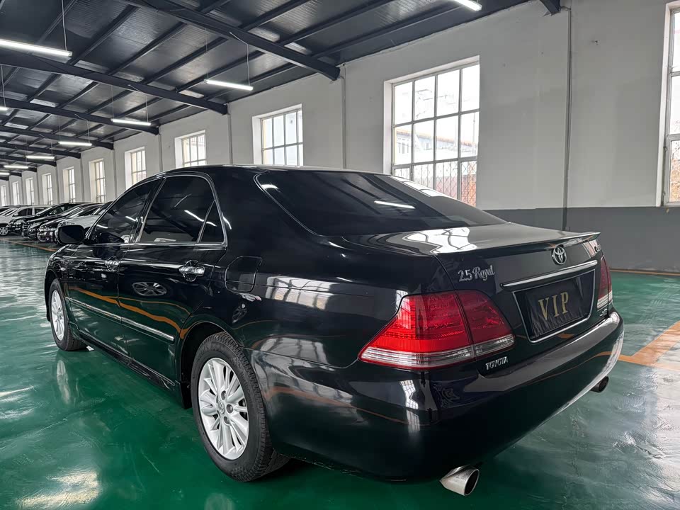 Toyota crown