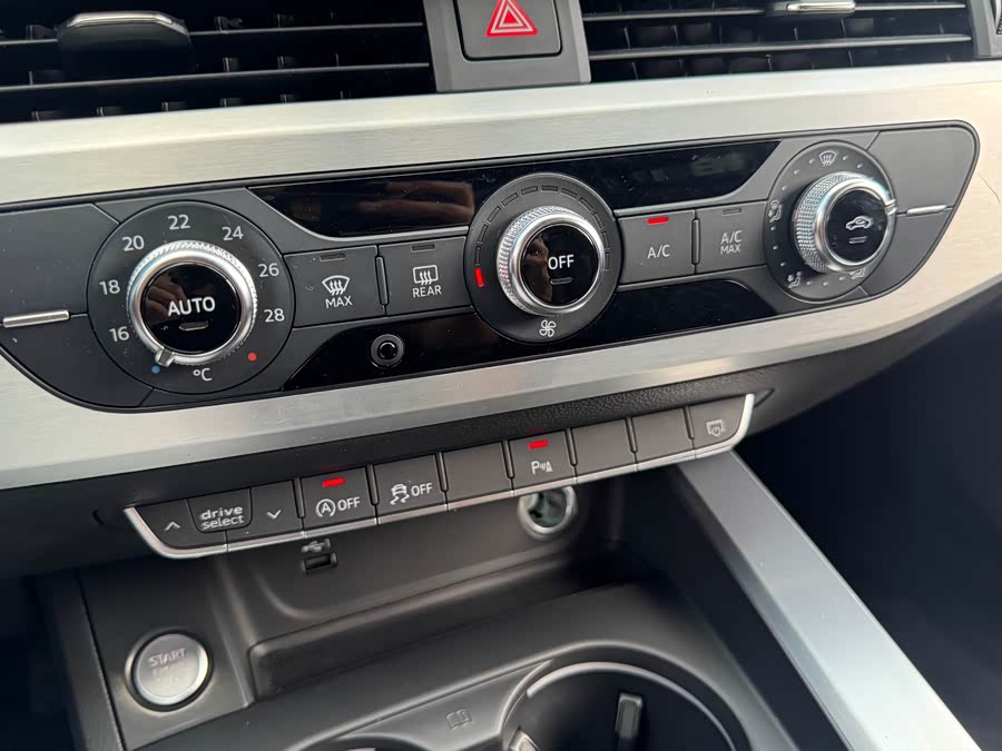Audi A4L 2020, фото 42