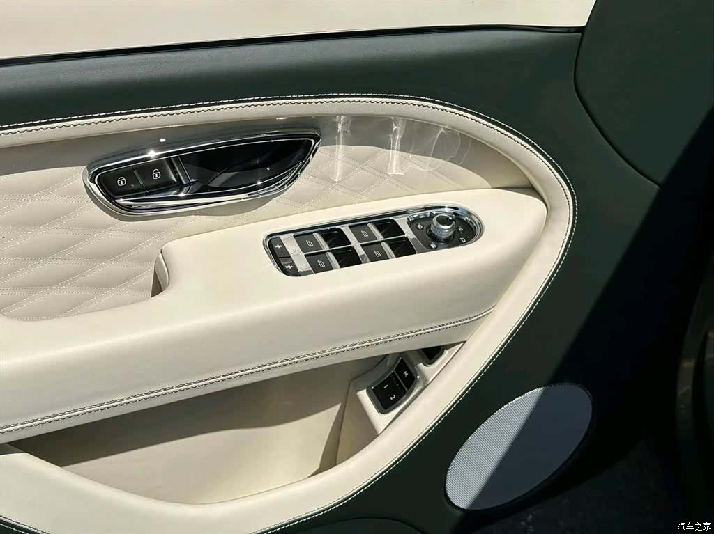 Bentley Bentayga, 2023 7