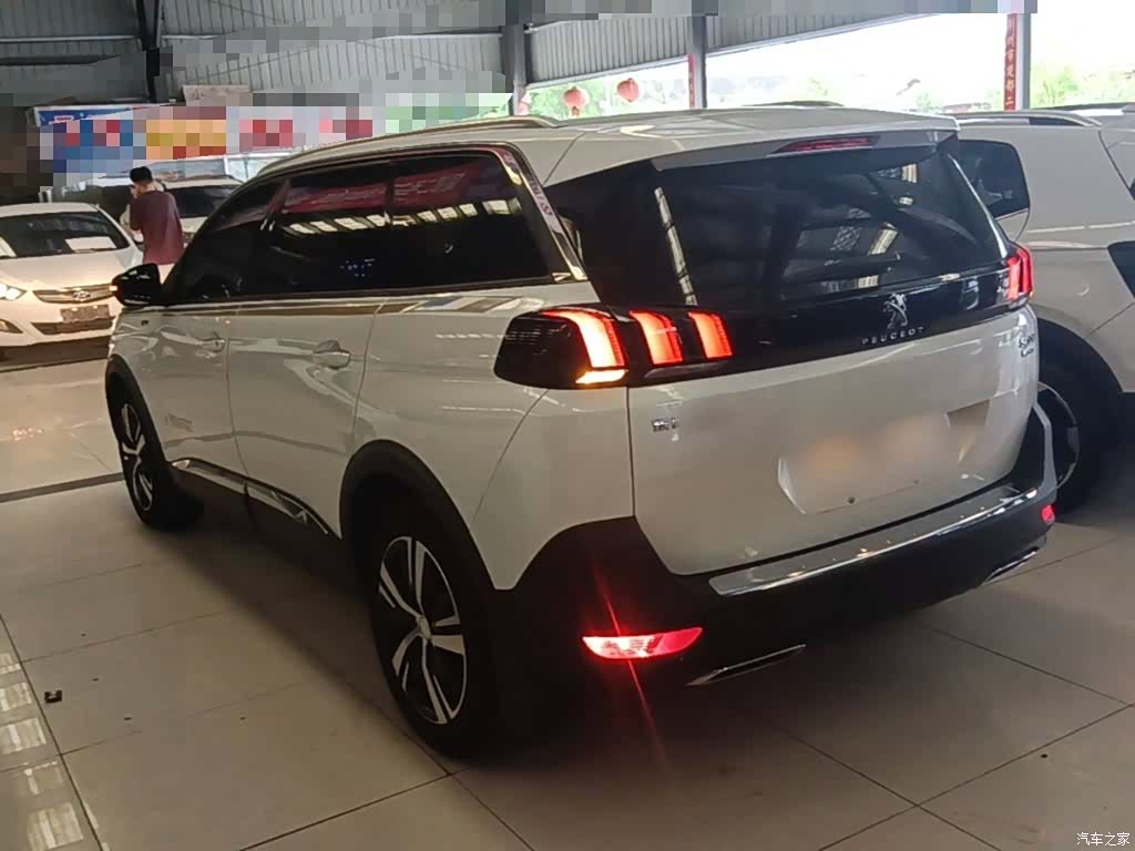 Peugeot 5008, 2018 все фото