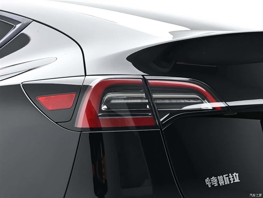 Tesla Model Y, 2023 7