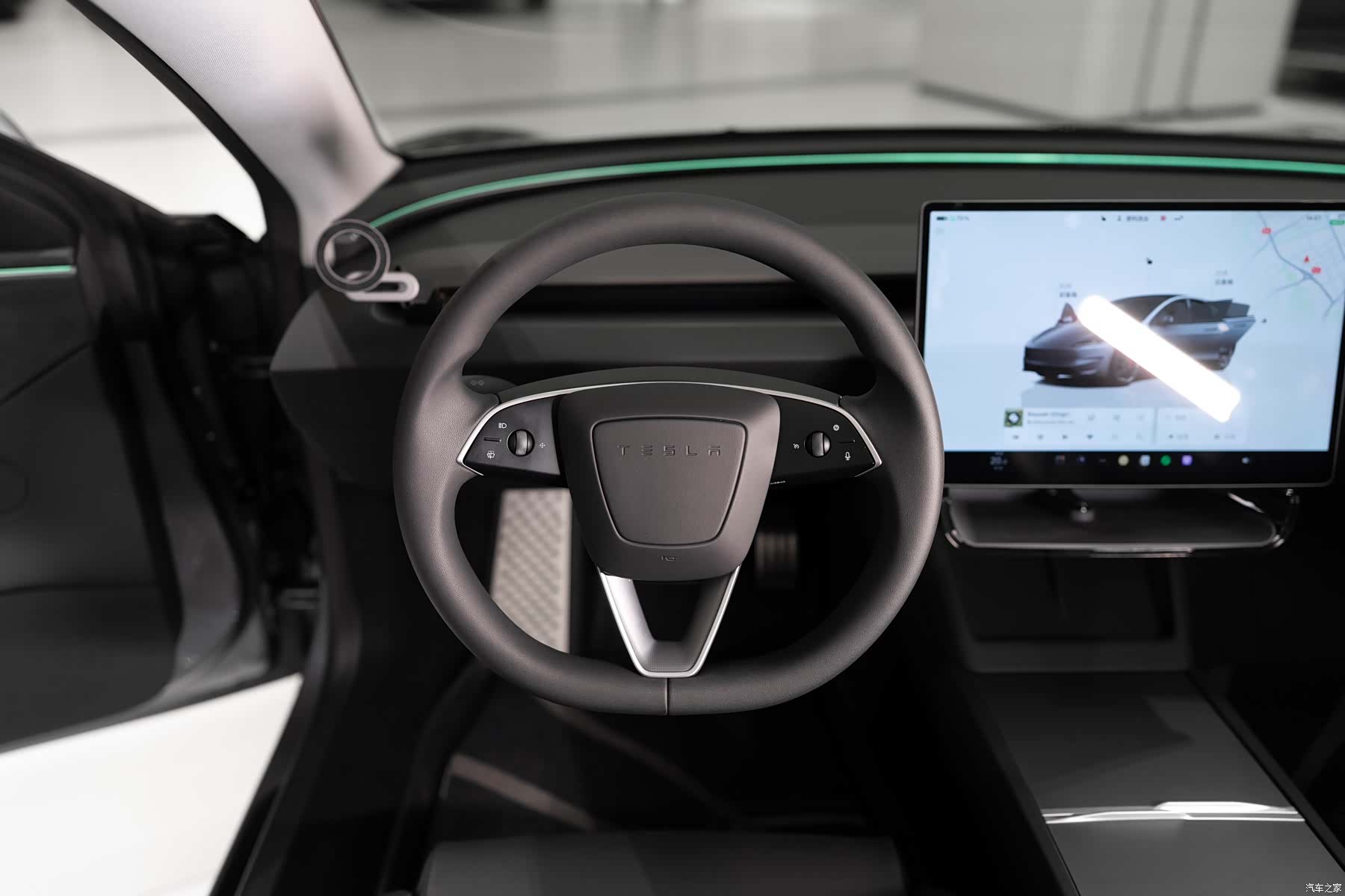 Tesla Model 3, 2025 18