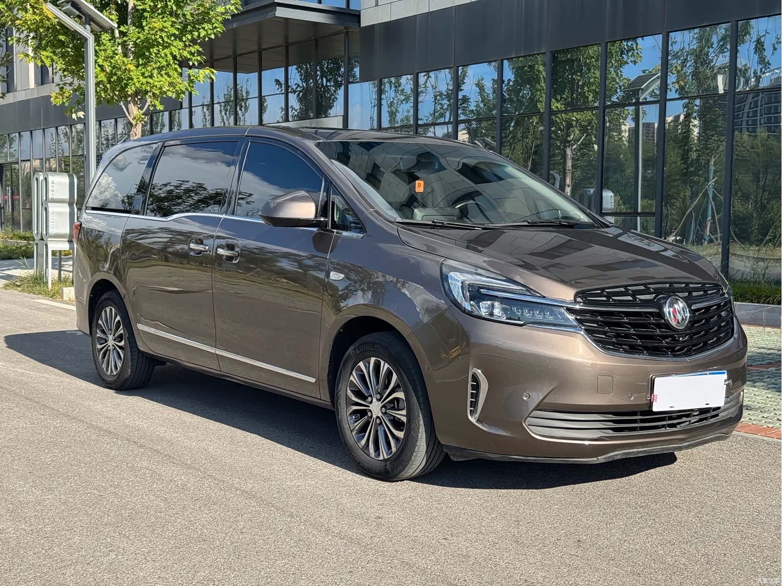 Buick GL8, 2020 3