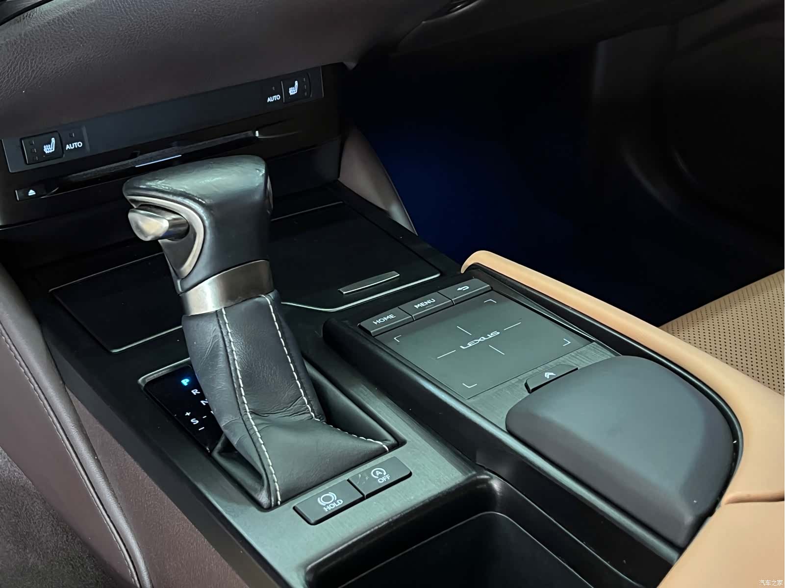 Lexus ES, 2019 12