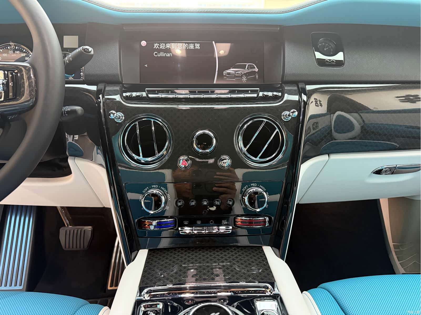 Rolls-Royce Cullinan, 2024 15