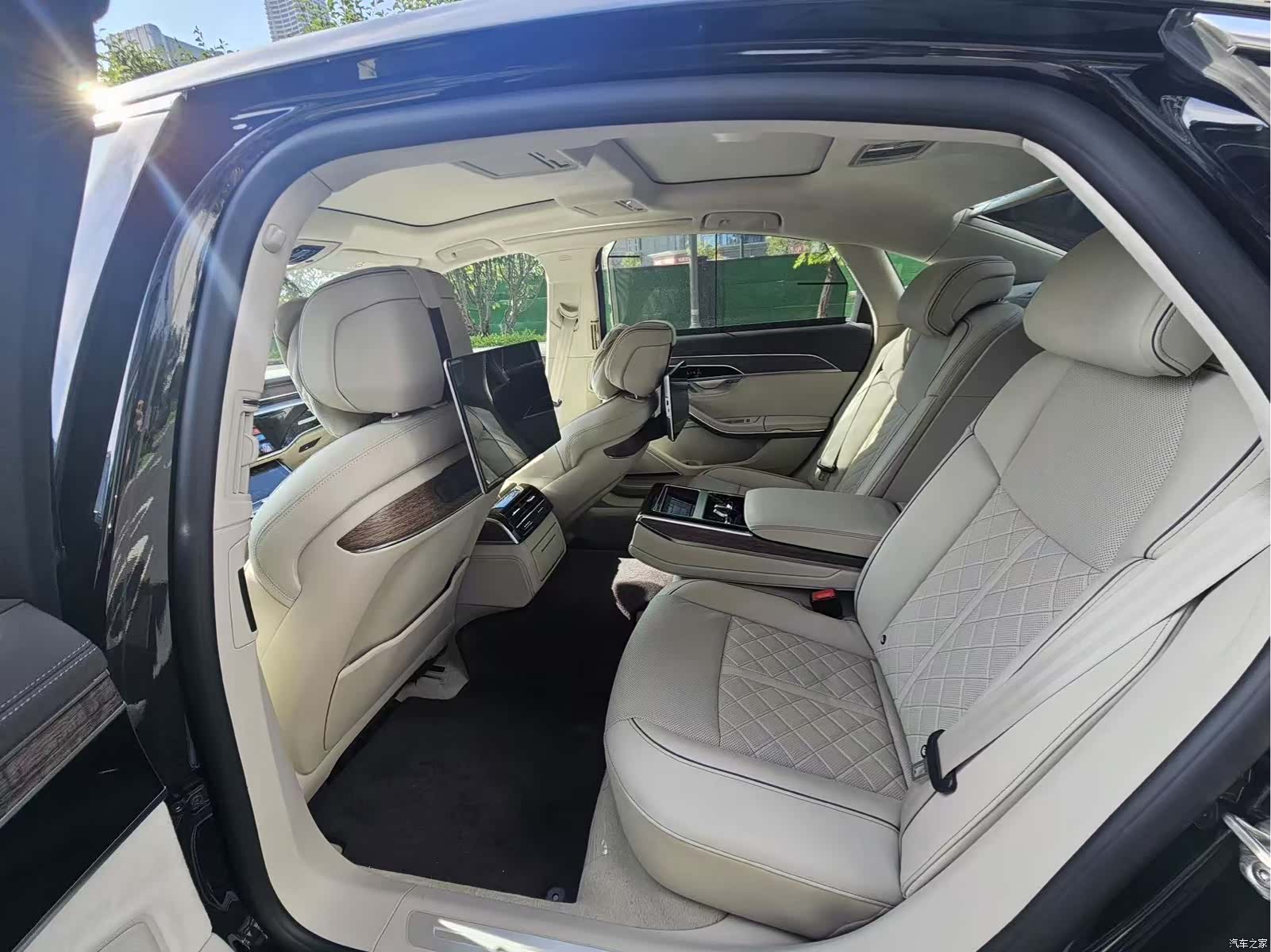 Audi A8L, 2024 4