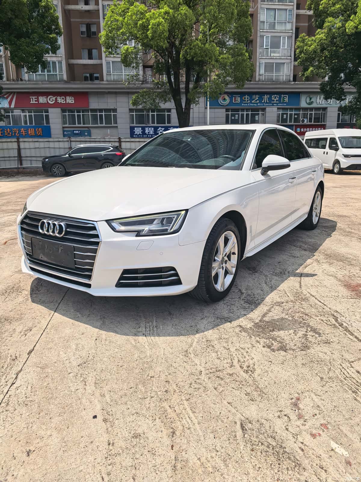 Audi A4L, 2018 1