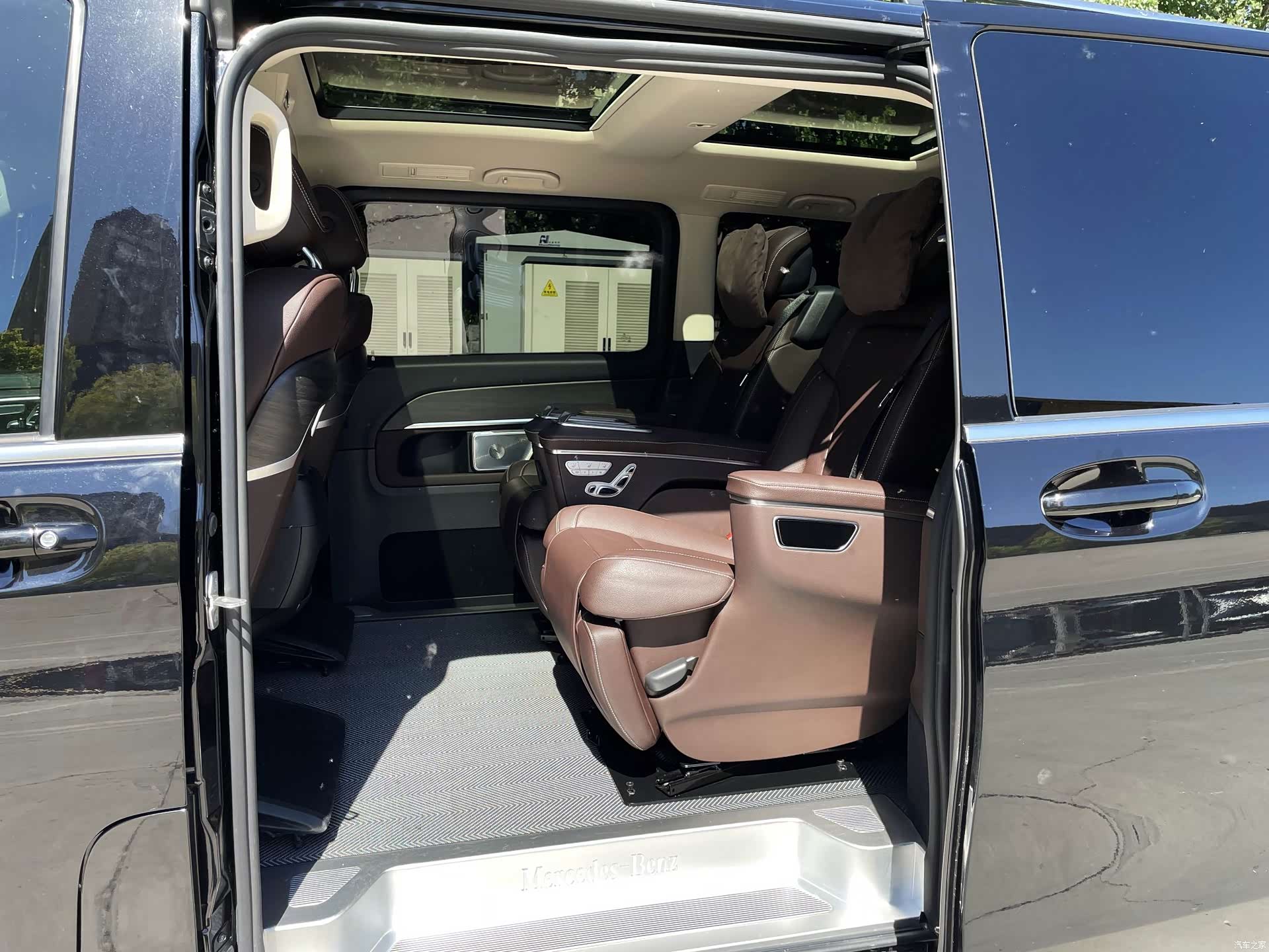 Mercedes-Benz V-Class, 2024 4