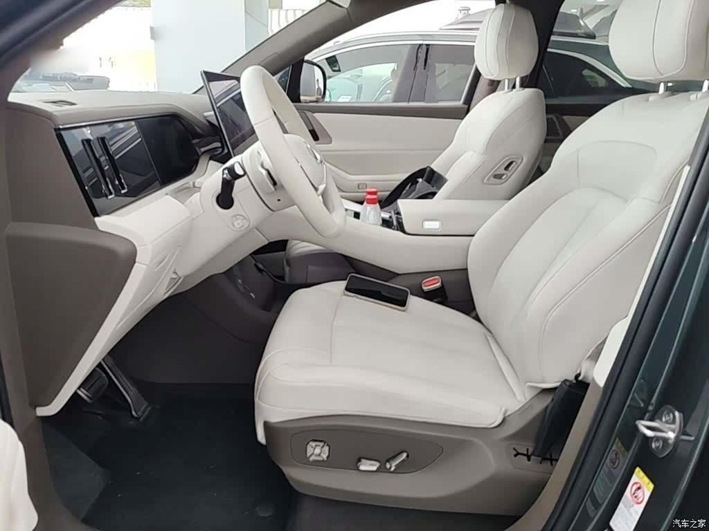 Denza N8, 2025 15