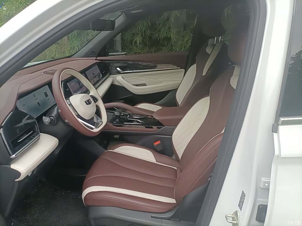 Geely Xingyue L, 2024 15