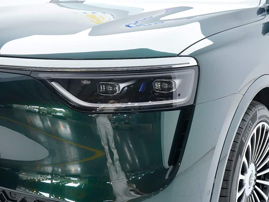 AITO Ask the world M8