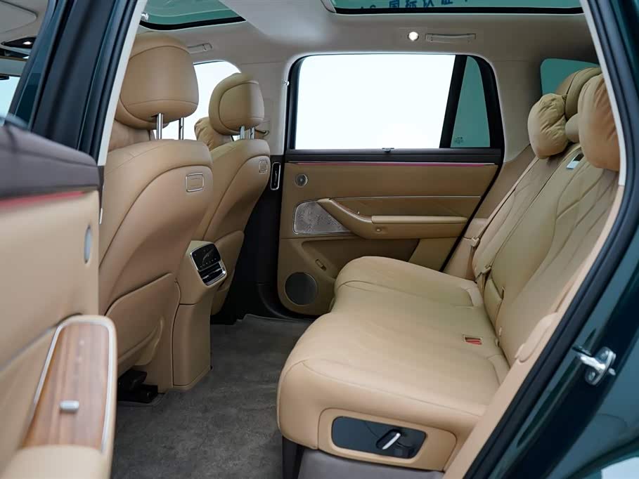 AITO Ask the world M8