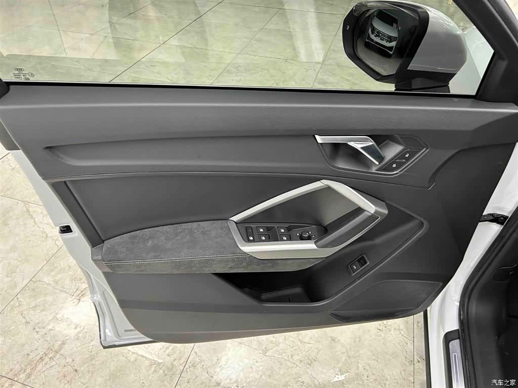 Audi Q3, 2022 10