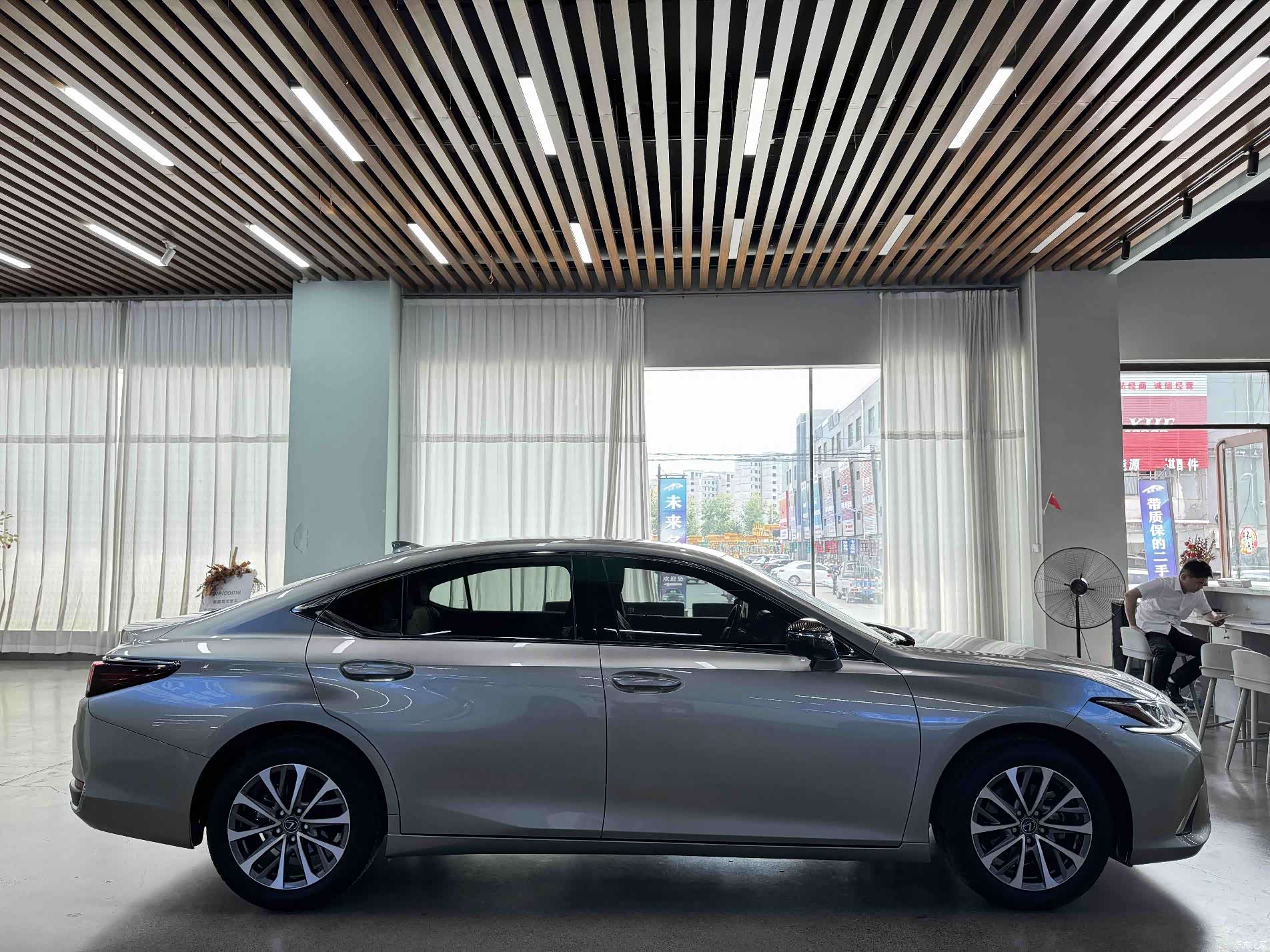 Lexus ES, 2023 17