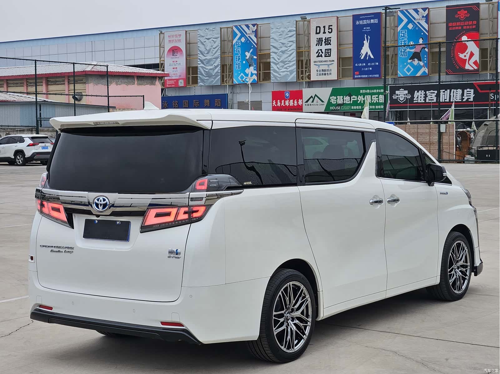 Toyota Vellfire, 2022 6