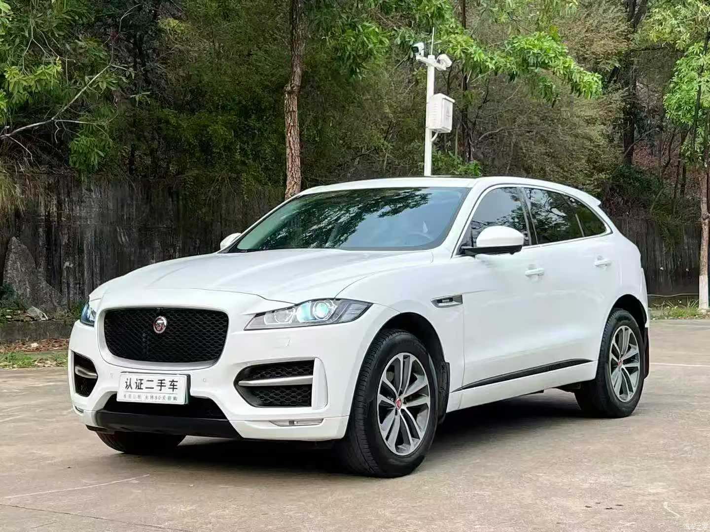 Jaguar F-PACE, 2017 1
