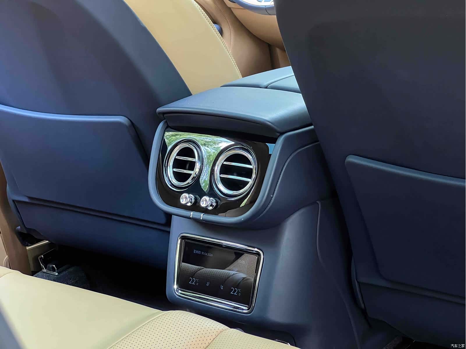 Bentley Bentayga, 2024 20
