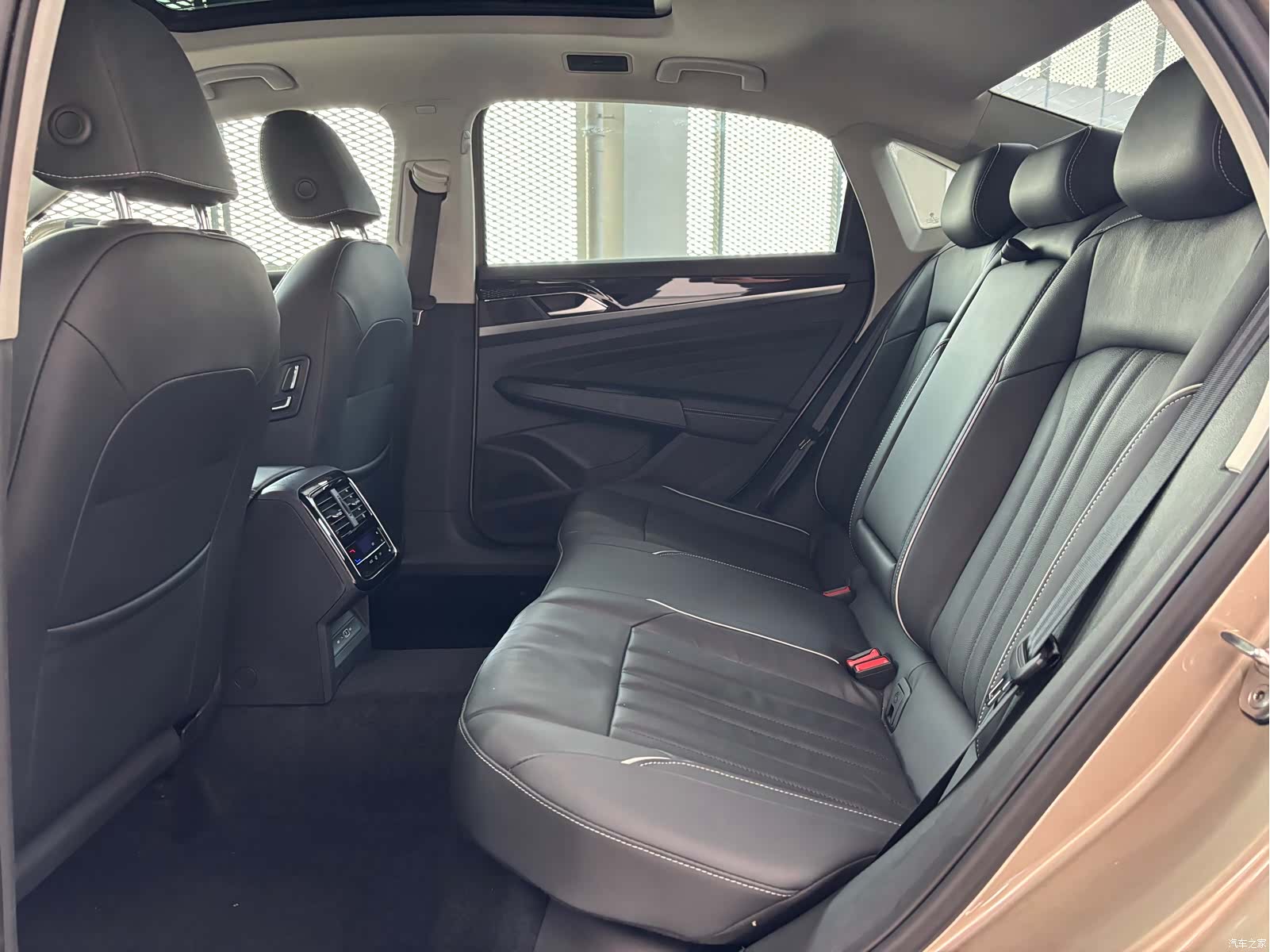 Volkswagen Passat, 2022 8
