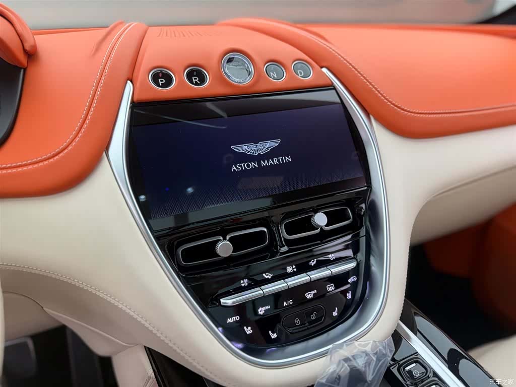 Aston Martin DBX, 2021 8