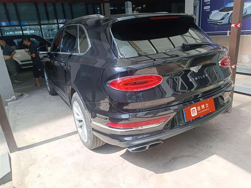 Bentley Bentayga, 2024 4