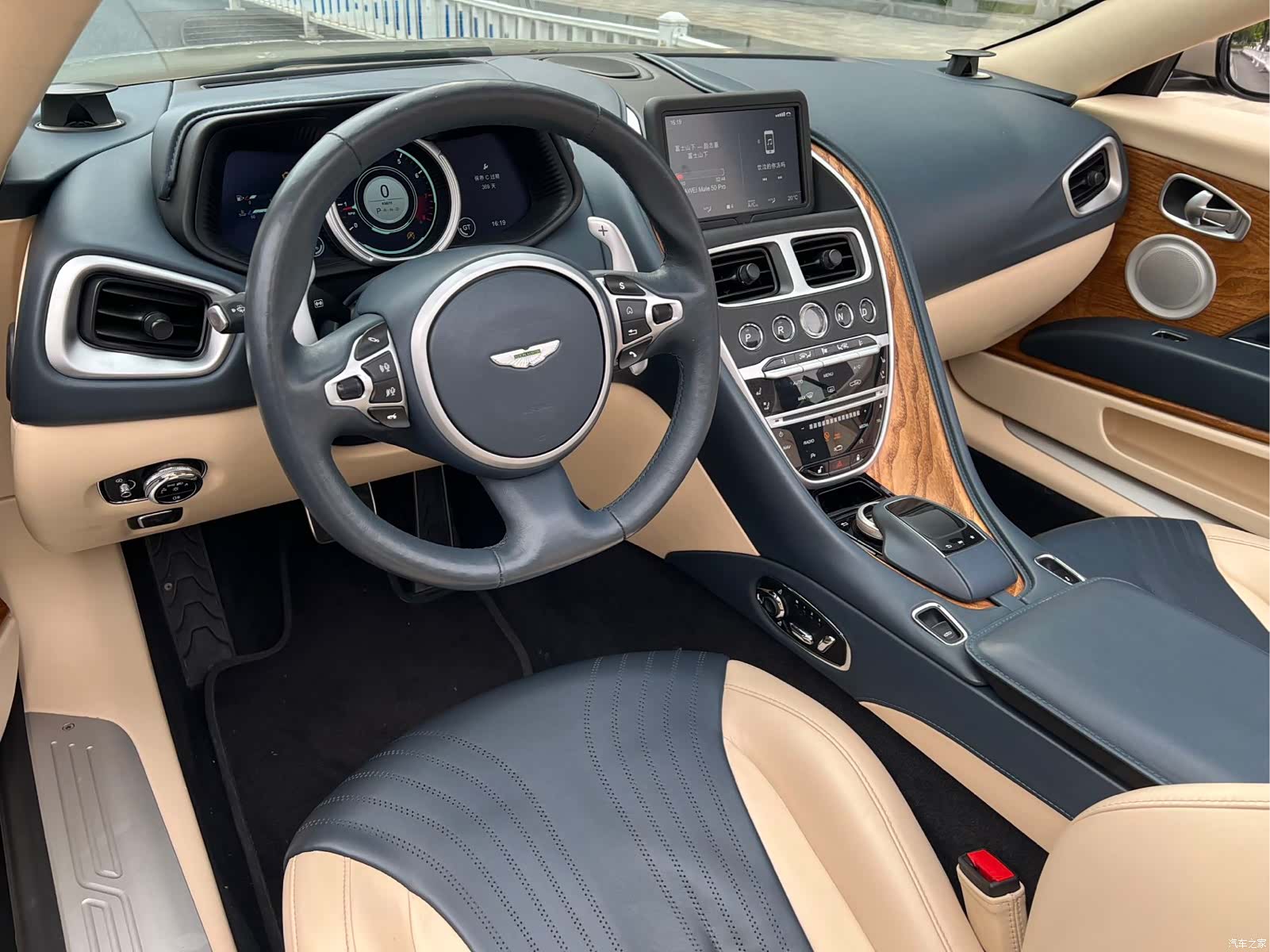 Aston Martin DB11, 2019 3