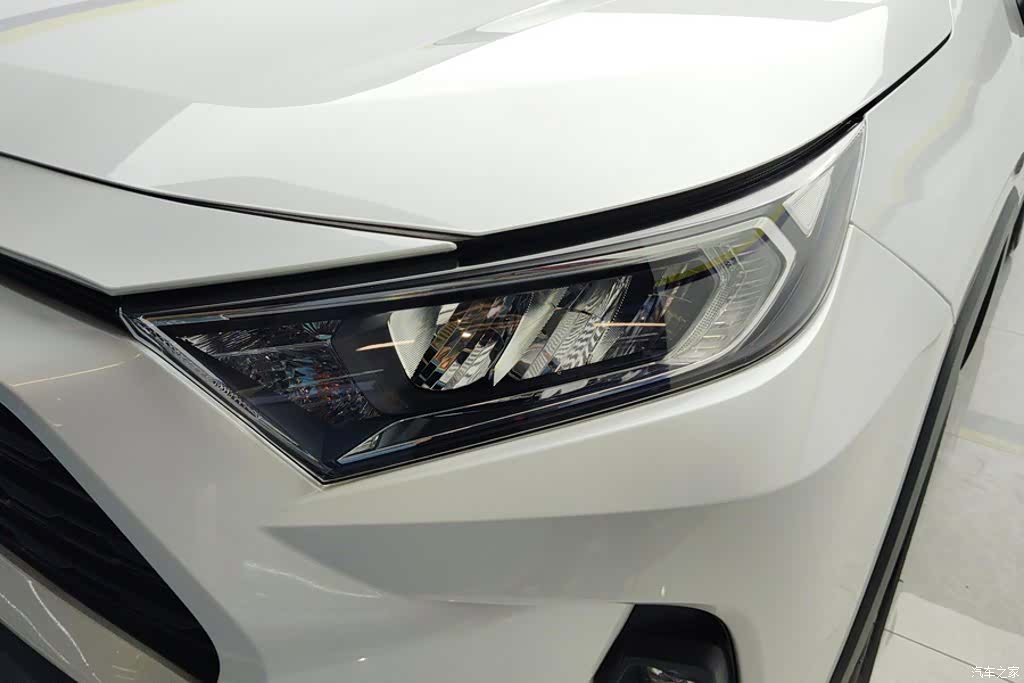 Toyota RAV4, 2025 все фото