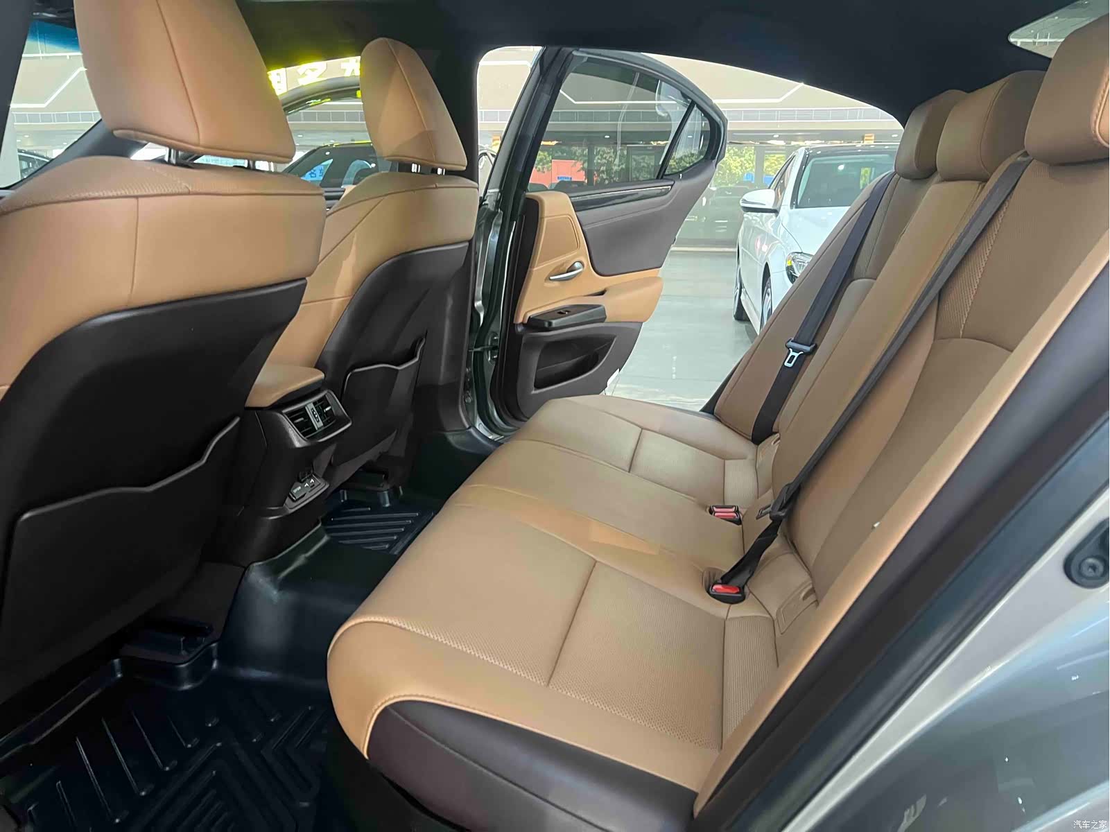 Lexus ES, 2021 19