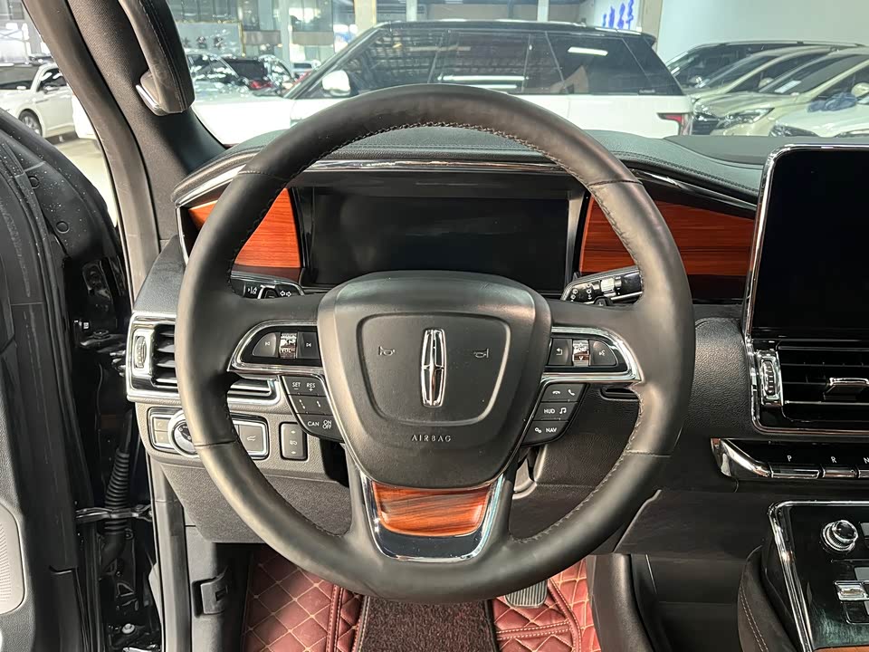 Lincoln Navigator