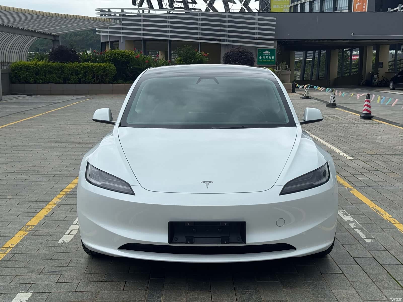Tesla Model 3, 2025 4