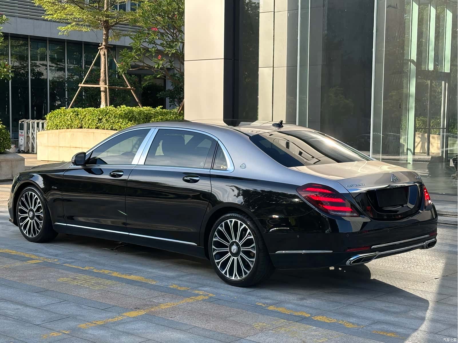 Maybach S-Class, 2020 3