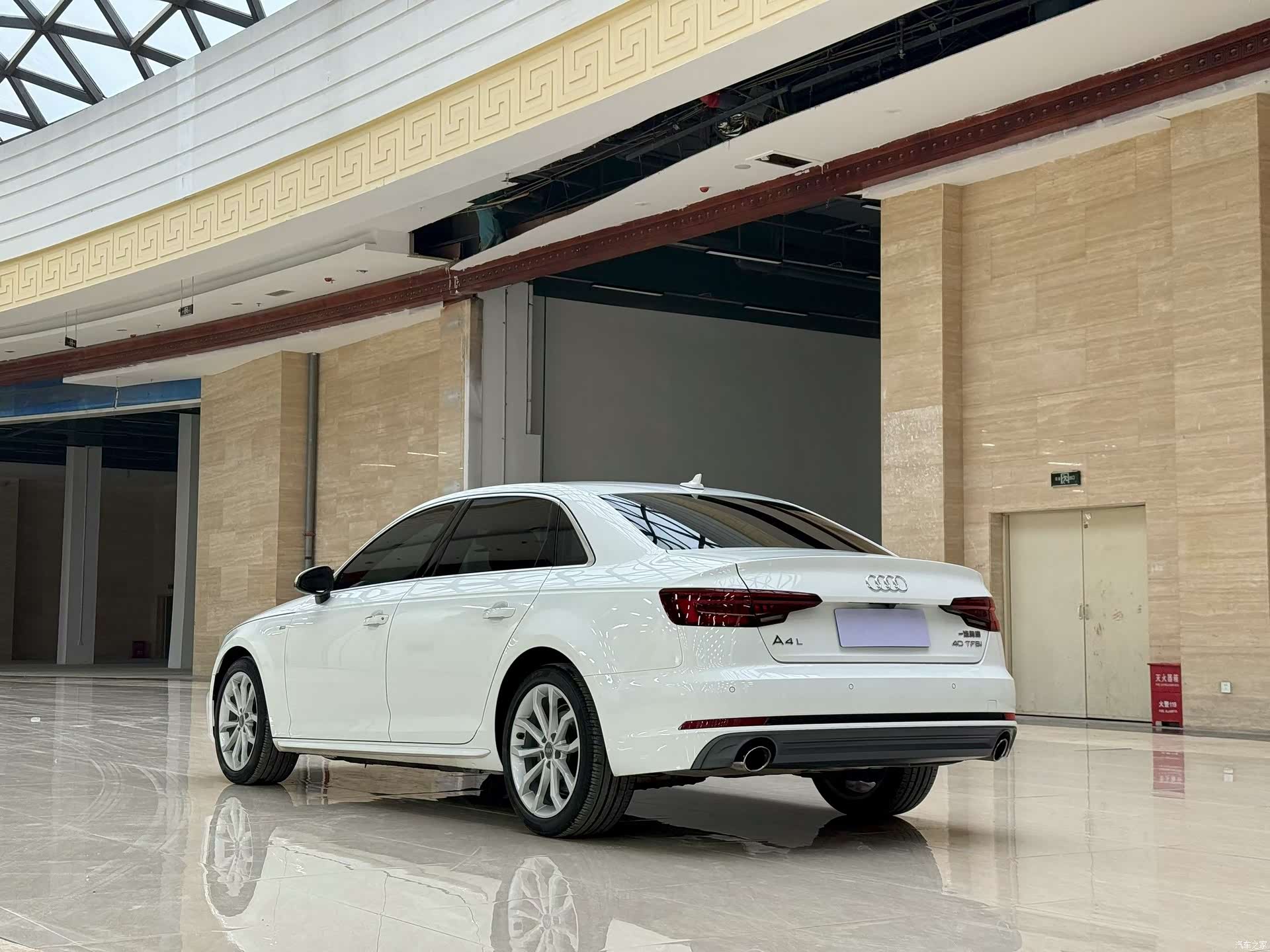 Audi A4L, 2018 9