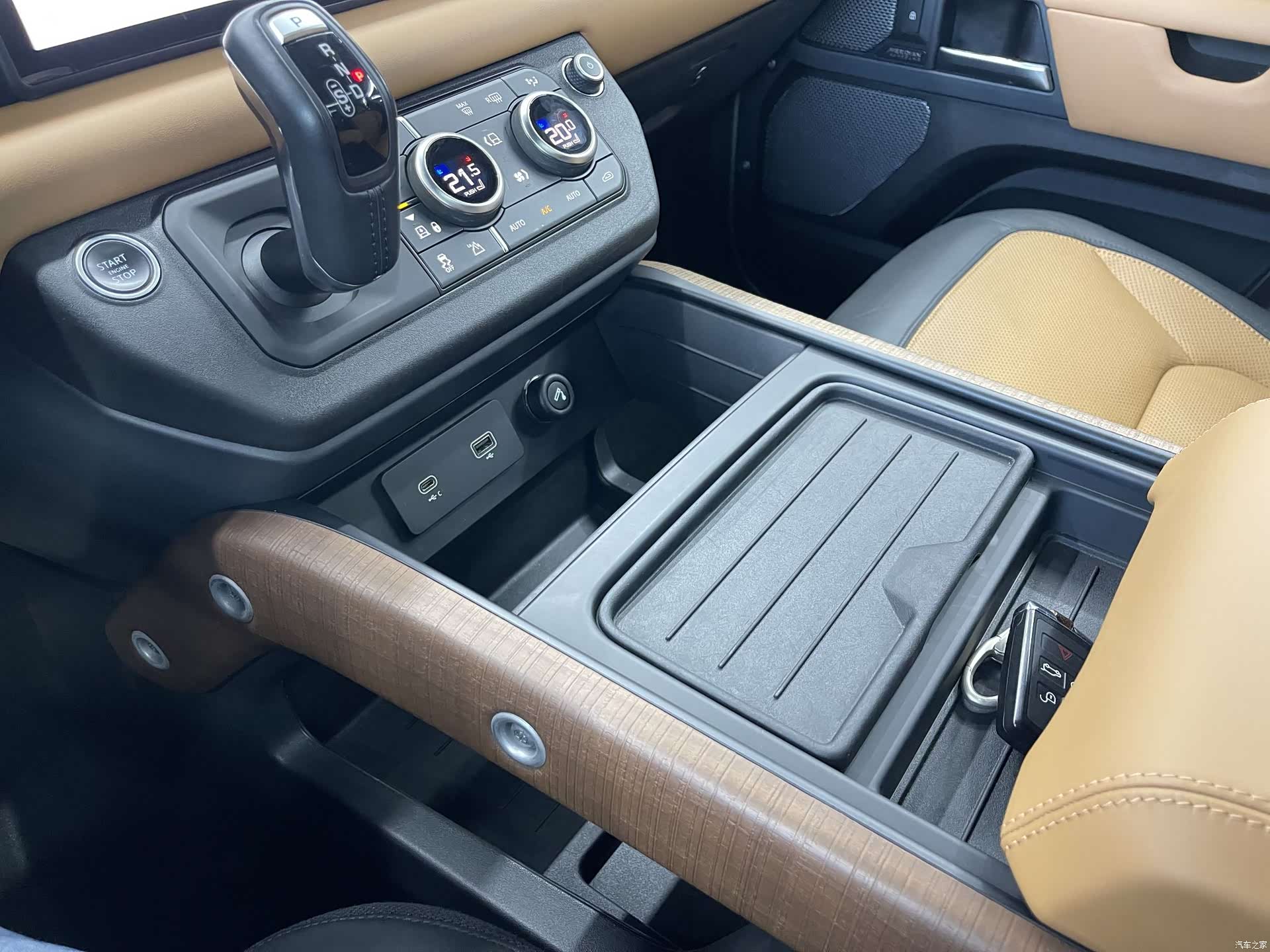 Land Rover Defender, 2021 14