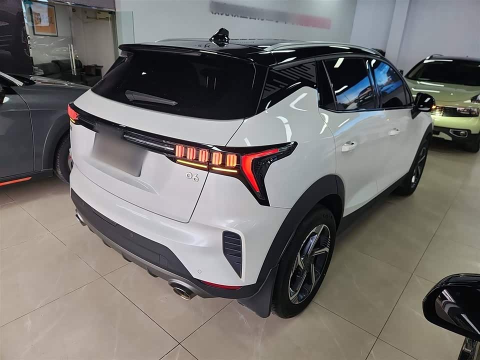 Lynk & Co 06