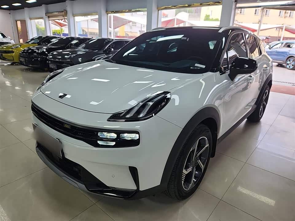 Lynk & Co 06