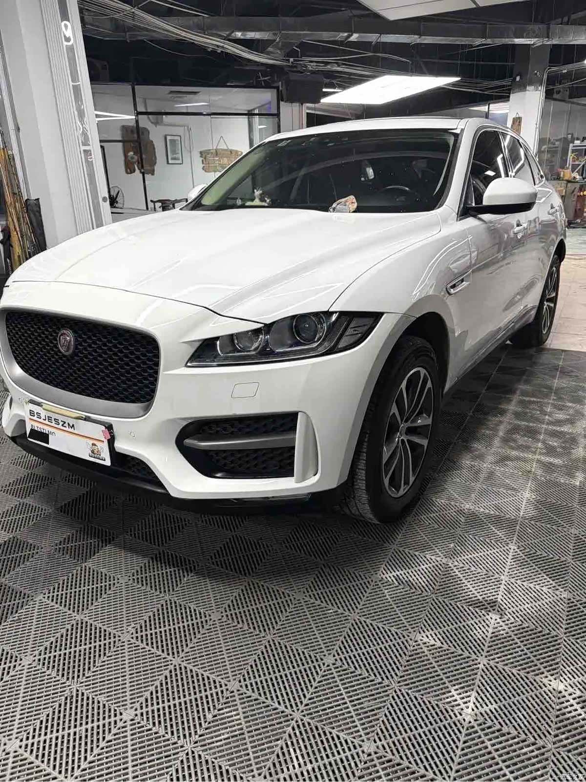 Jaguar F-PACE, 2016 1
