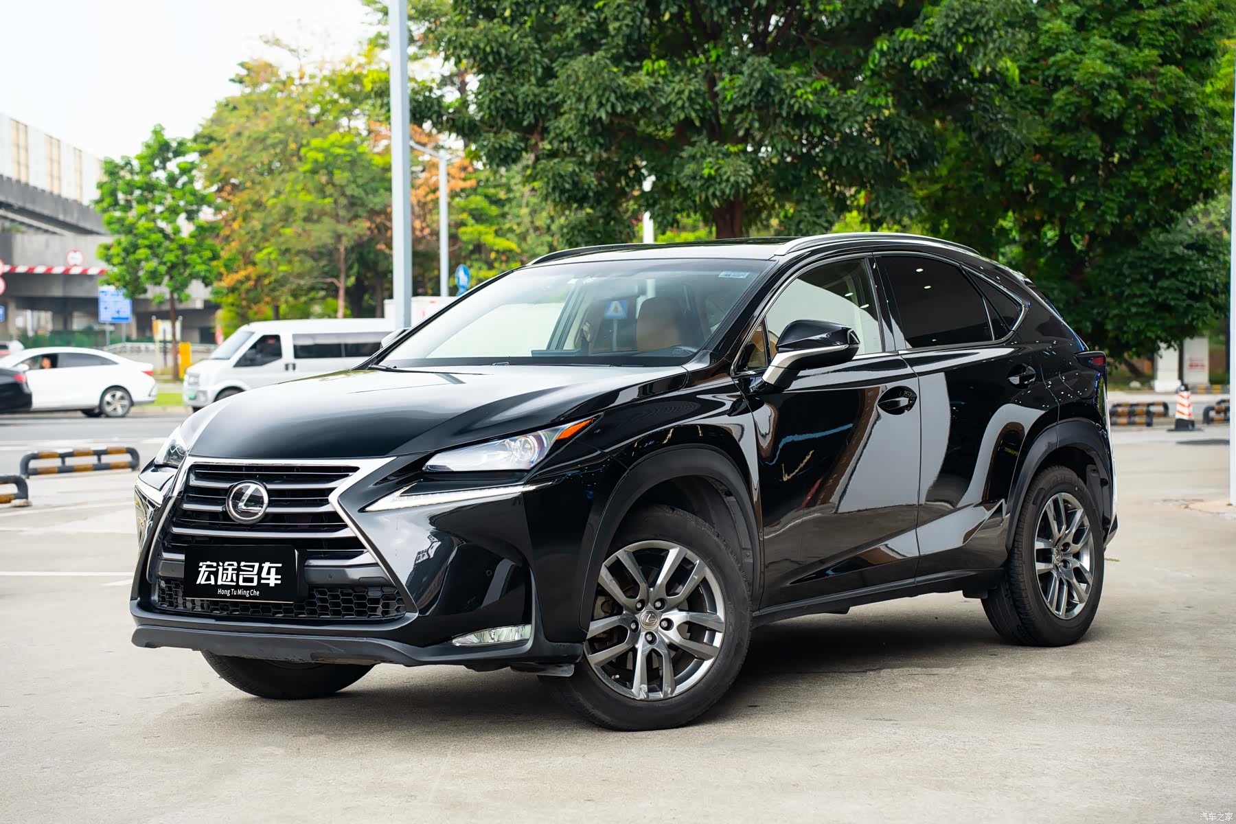 Lexus NX, 2016 1
