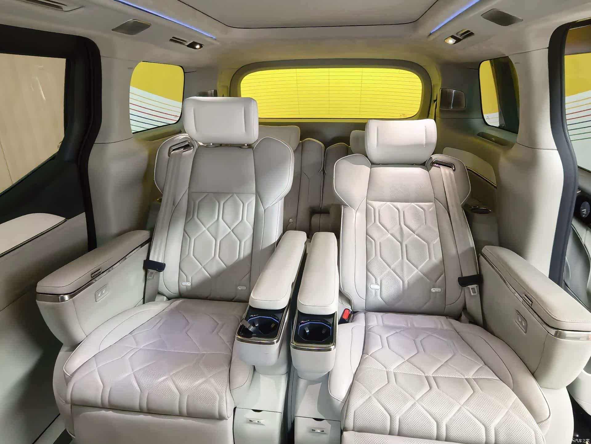 Volvo EM90, 2024 11