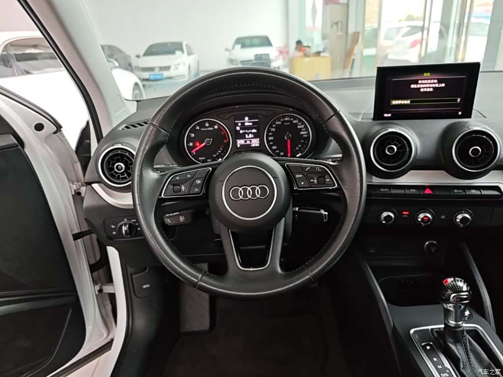 Audi Q2L, 2021 11