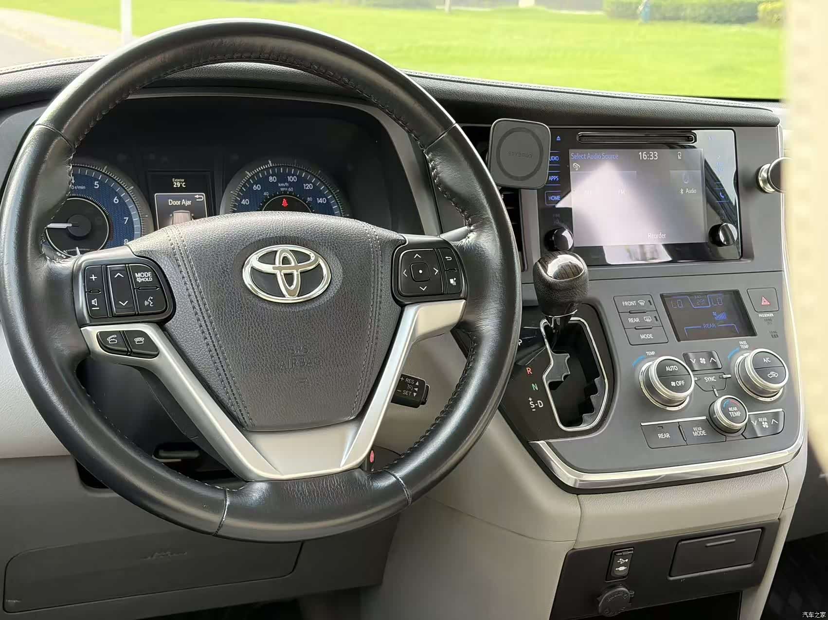 Toyota Sienna, 2017 18