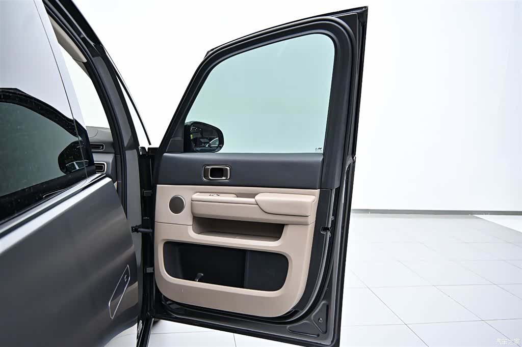 Li Auto MEGA, 2025 26