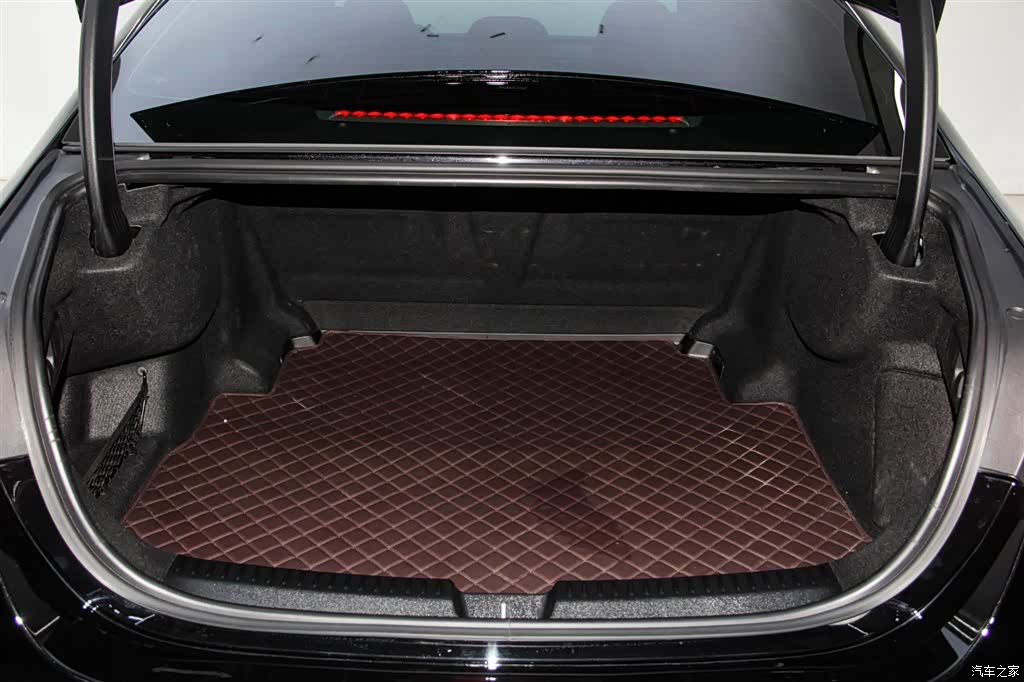 Mercedes-Benz E-Class, 2024 31