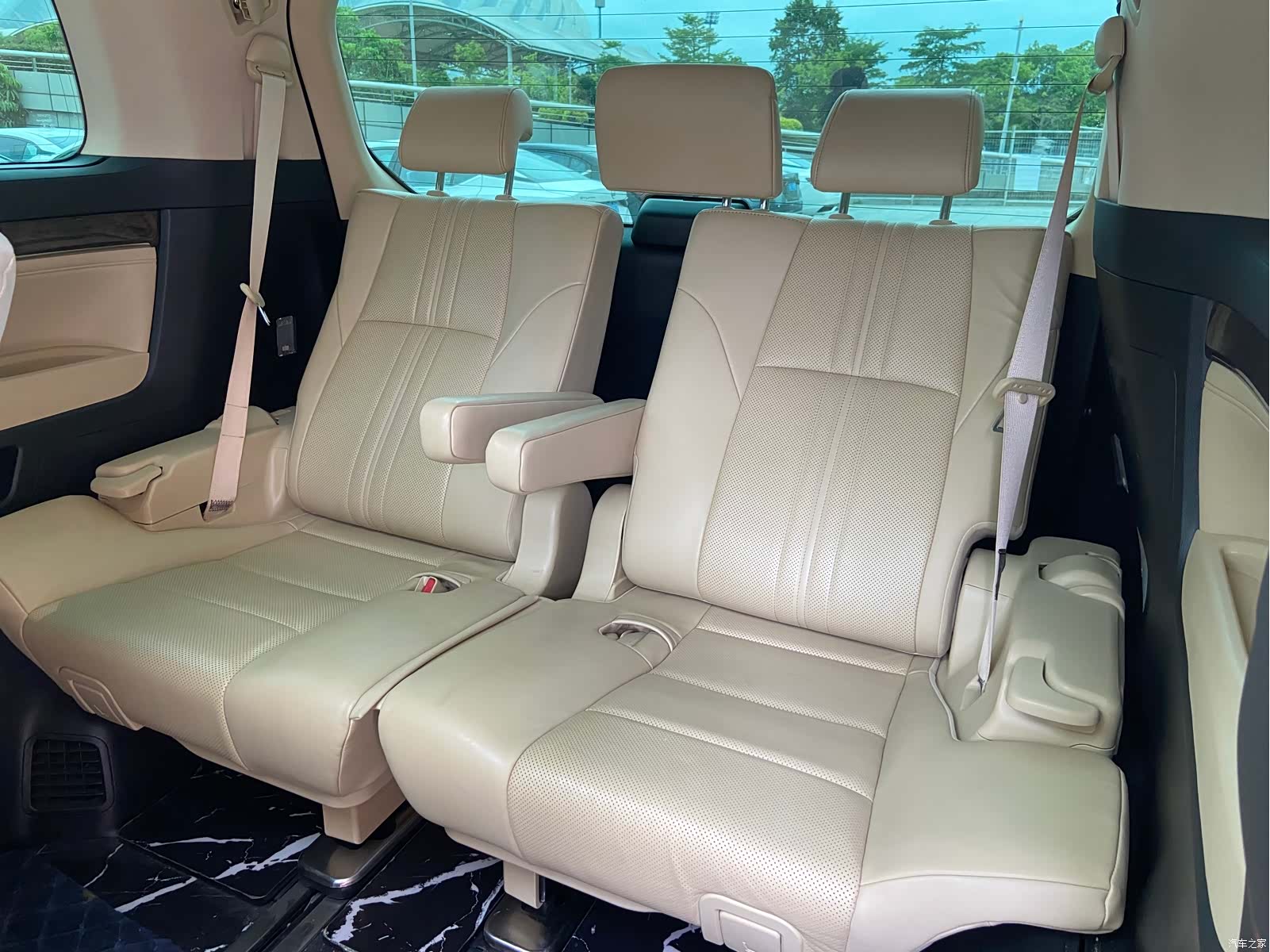 Toyota Alphard, 2022 10