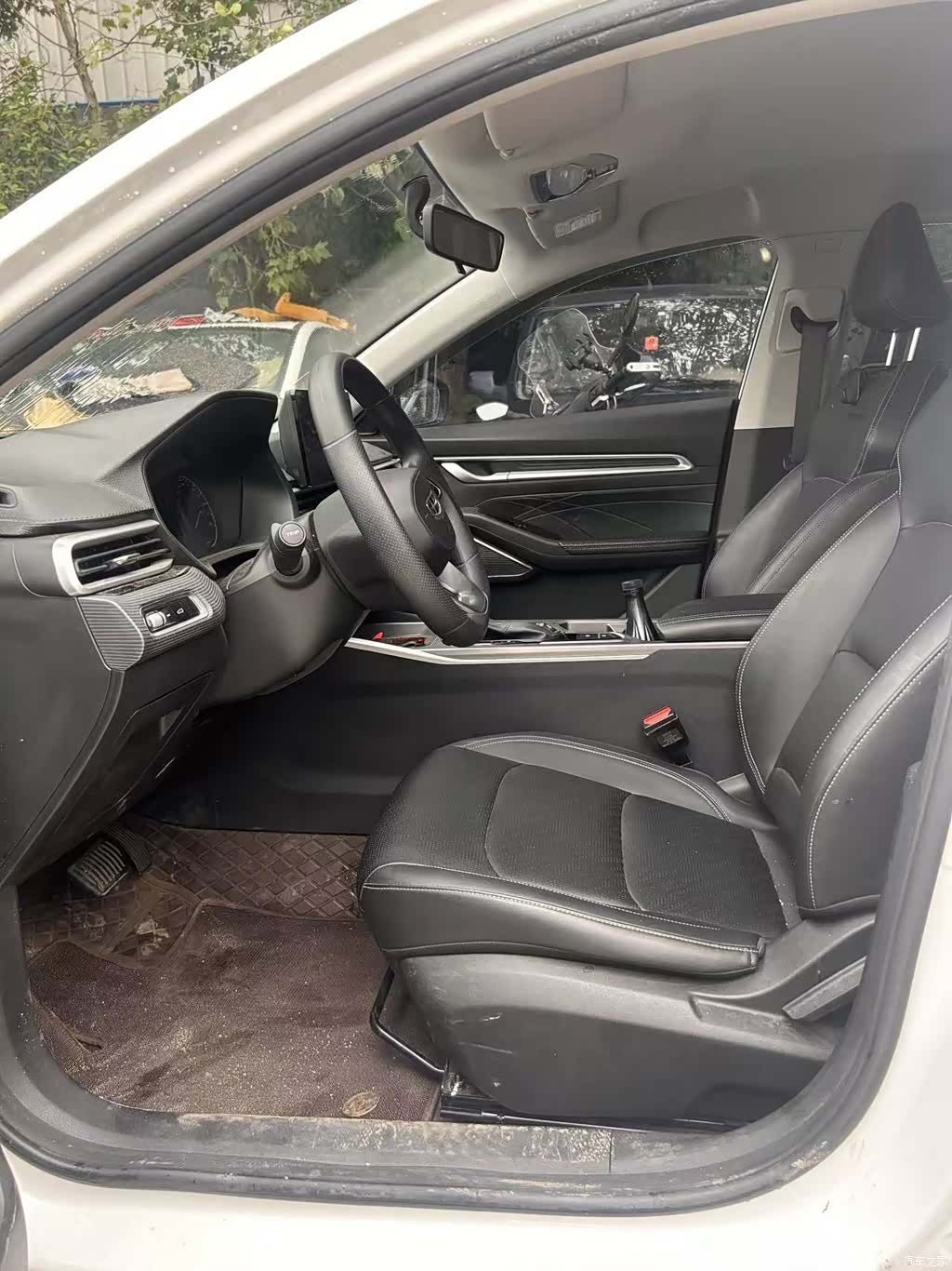 Geely Emgrand, 2023 13